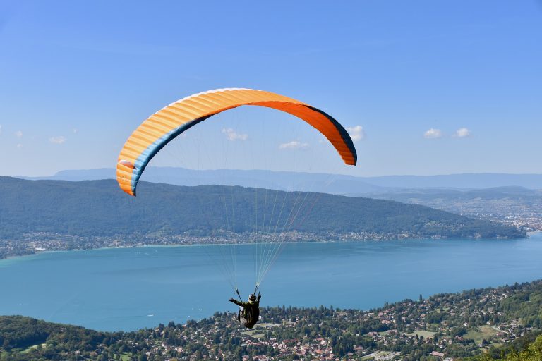 paragliding lake annecy