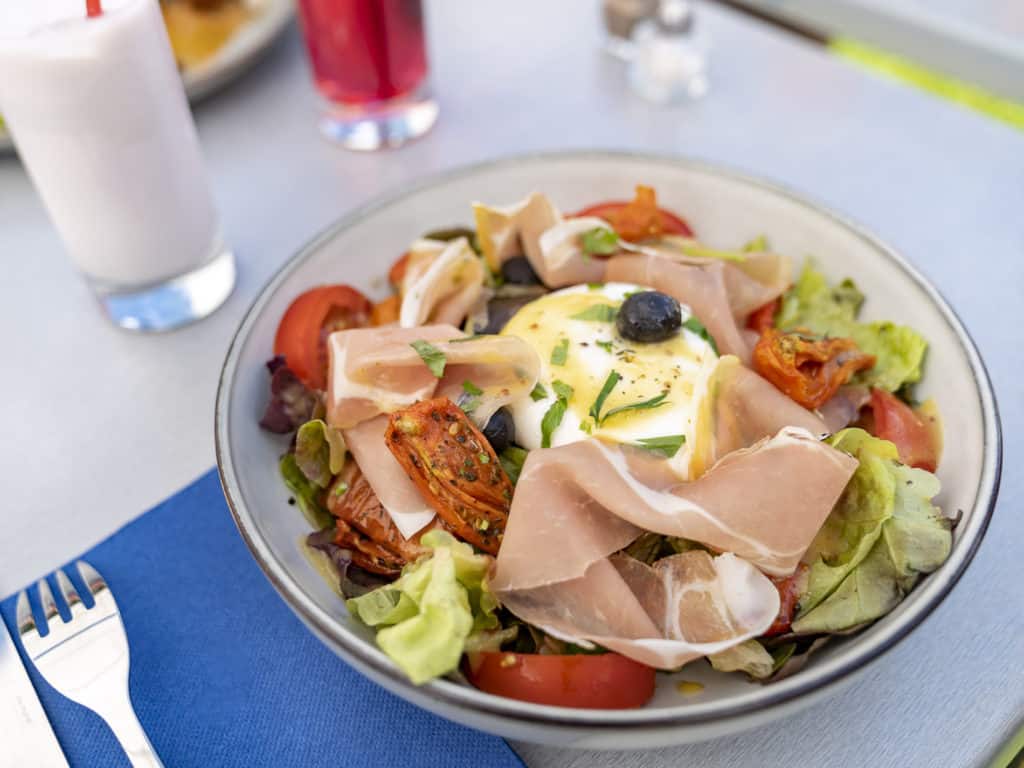 Salade au restaurant du camping La Ferme de la Serraz