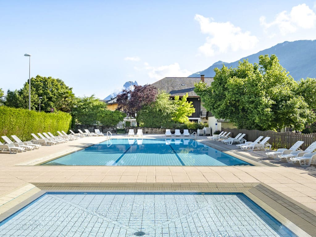 Espace aquatique et vu sur les montages alentours