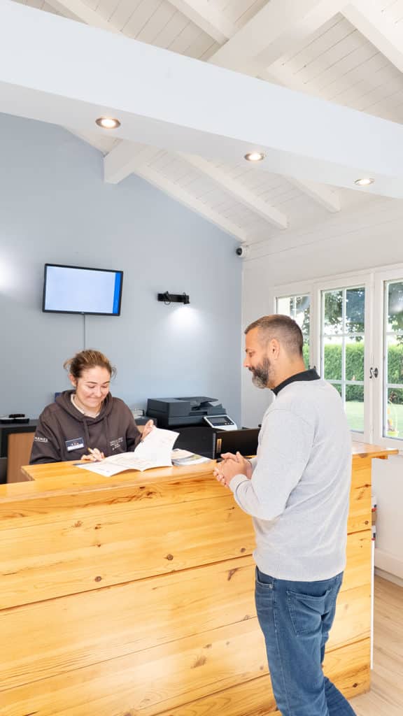 Accueil du camping la ferme de la Serraz