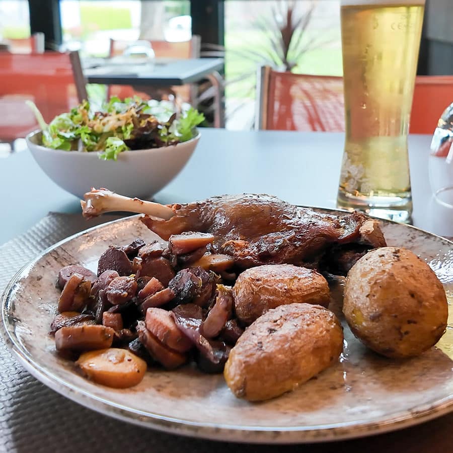Repas au restaurant du camping le ferme de la Serrraz