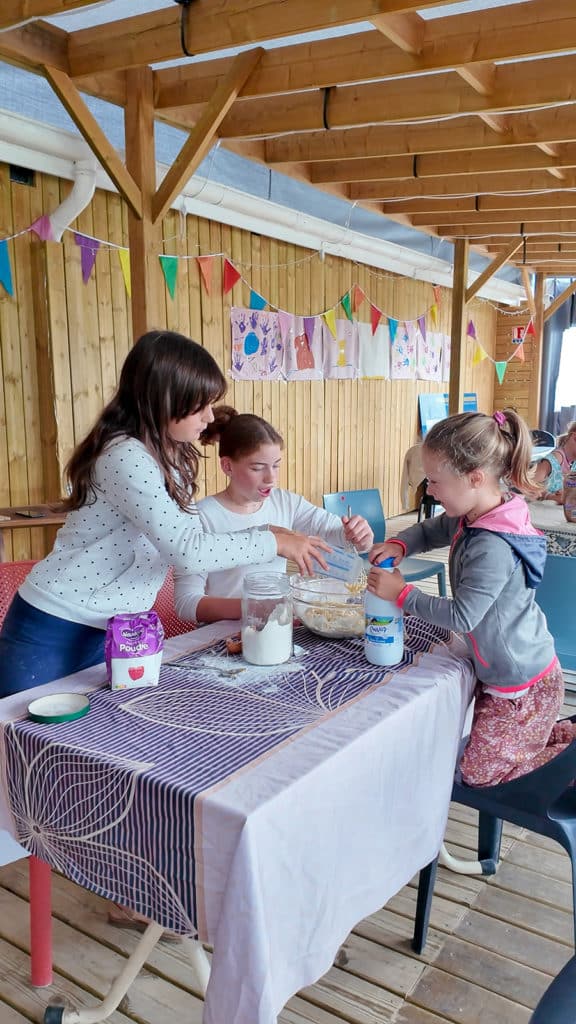 Activité pour enfants au camping de la Ferme de la Serraz